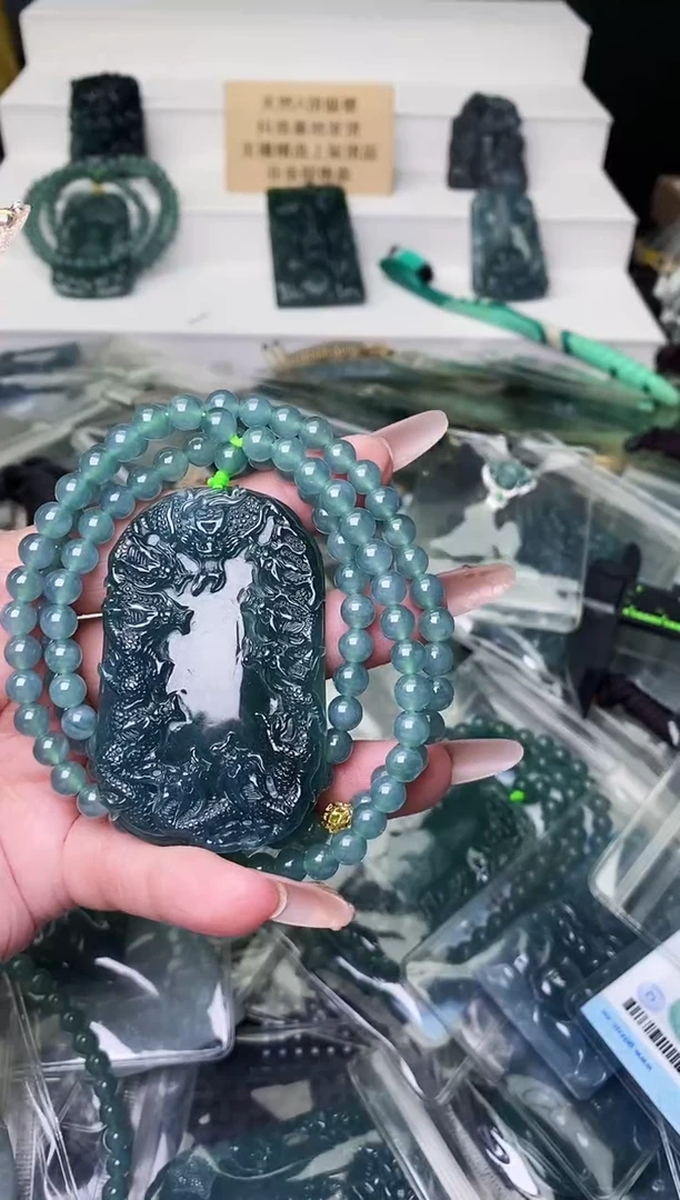 颈饰未镶嵌翡翠