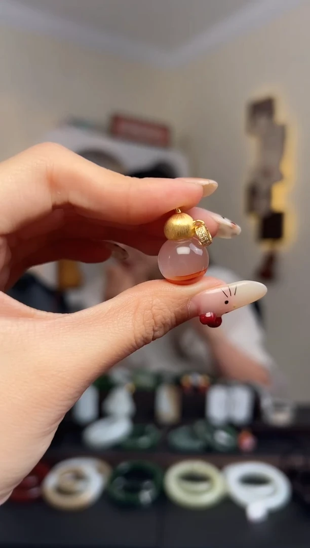 颈饰18K金镶嵌南红玛瑙葫芦 WS111801