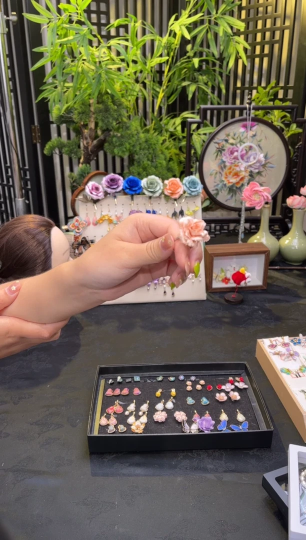 织绣鑫****ᰔ非遗绒花手工饰品