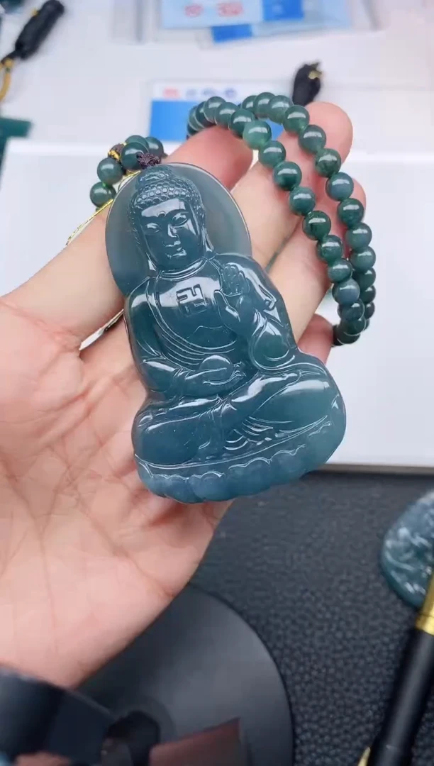 颈饰未镶嵌翡翠