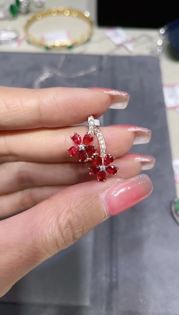 【闪购商品】彩色蓝宝石吊坠银S925镶嵌·