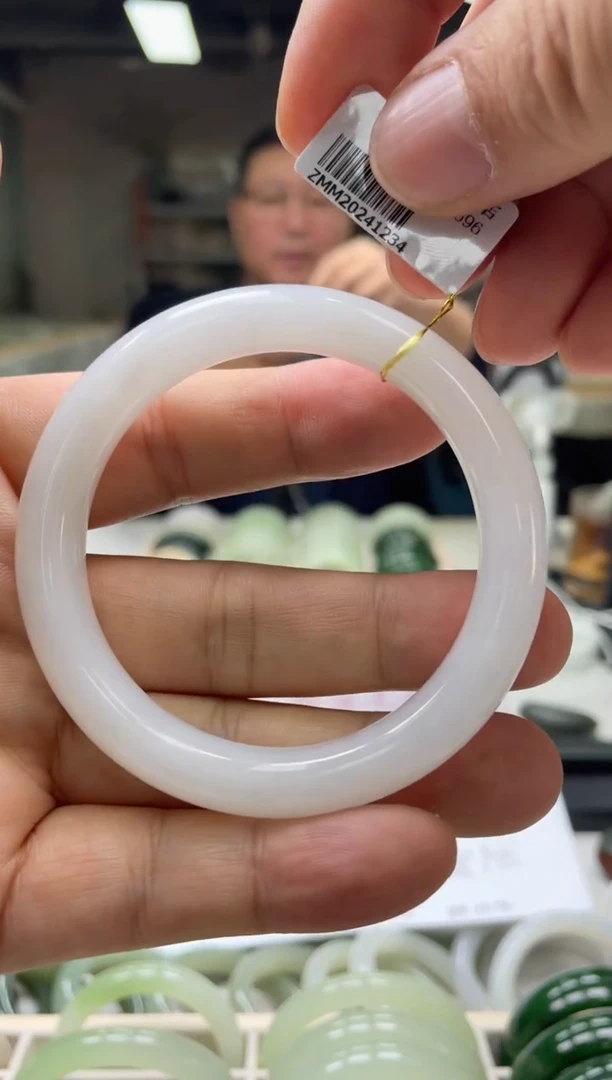 【闪购商品】和田玉手镯未镶嵌编码1234 圈口56-57