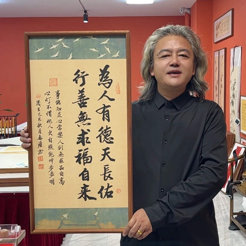 王廣东手写作品/为人有德（乌檀木实木框）/瑞鹤宣/框36*69厘米左右