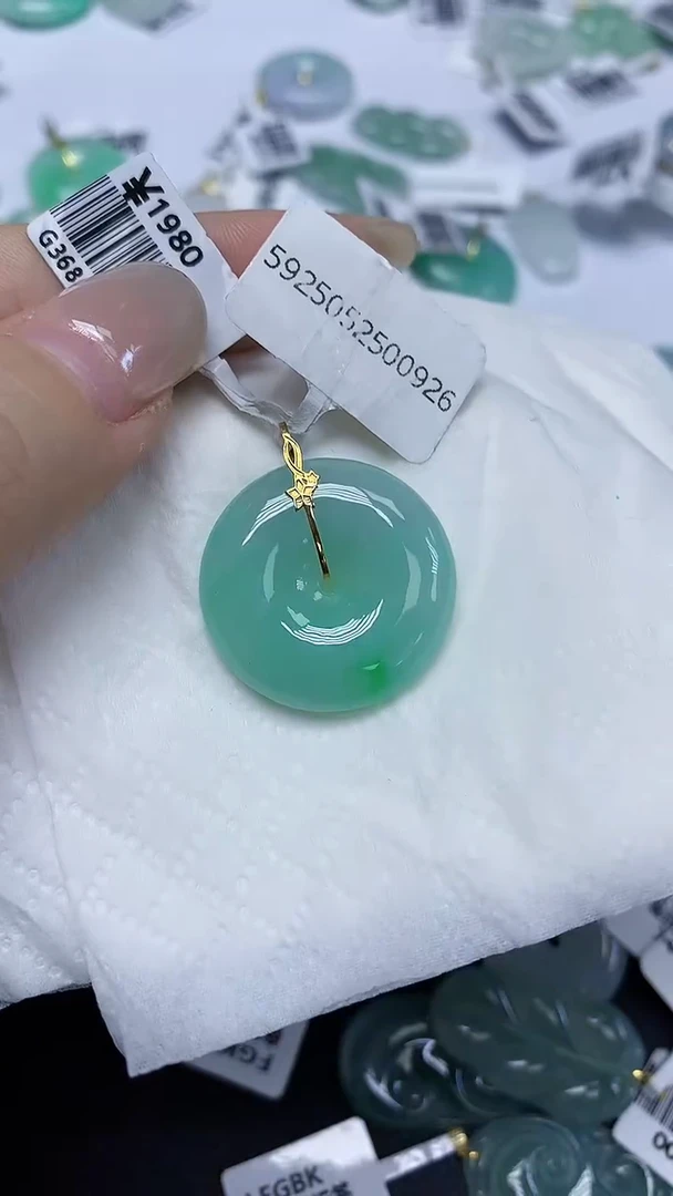 翡翠18K金镶嵌颈饰天然缅甸翡翠A货