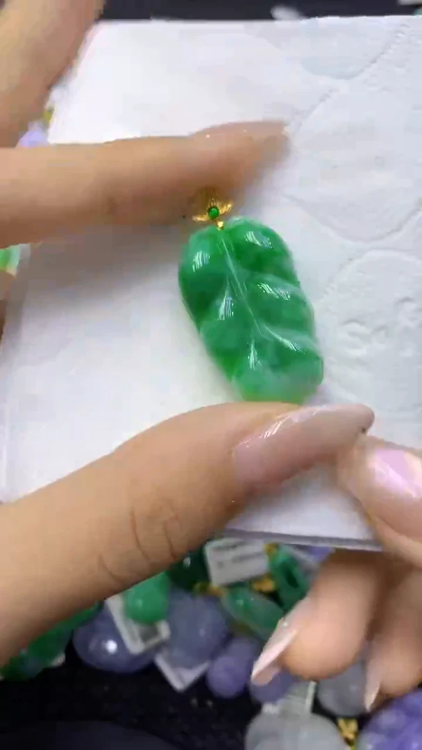 颈饰18K金镶嵌翡翠天然缅甸翡翠A货