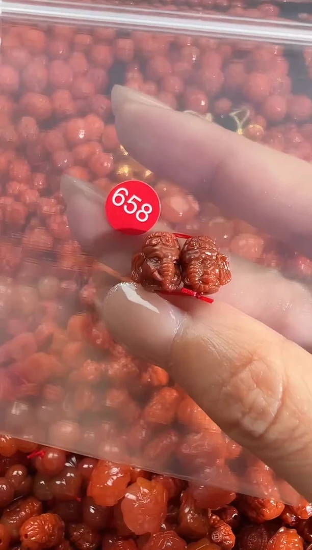 颈饰未镶嵌南红玛瑙玲1