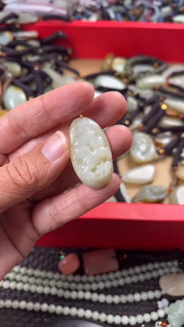 【闪购商品】和田玉颈饰未镶嵌多样性发货没有证书拍一发一有瑕