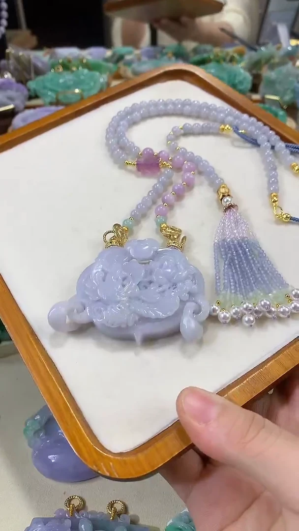 颈饰未镶嵌翡翠吊坠