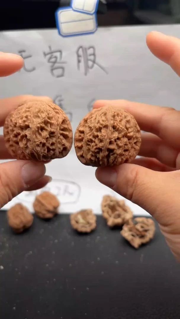 把件文玩核桃165绣球