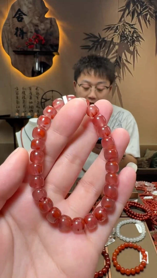 未镶嵌原矿手串南红玛瑙一条约8mm 多样性发货