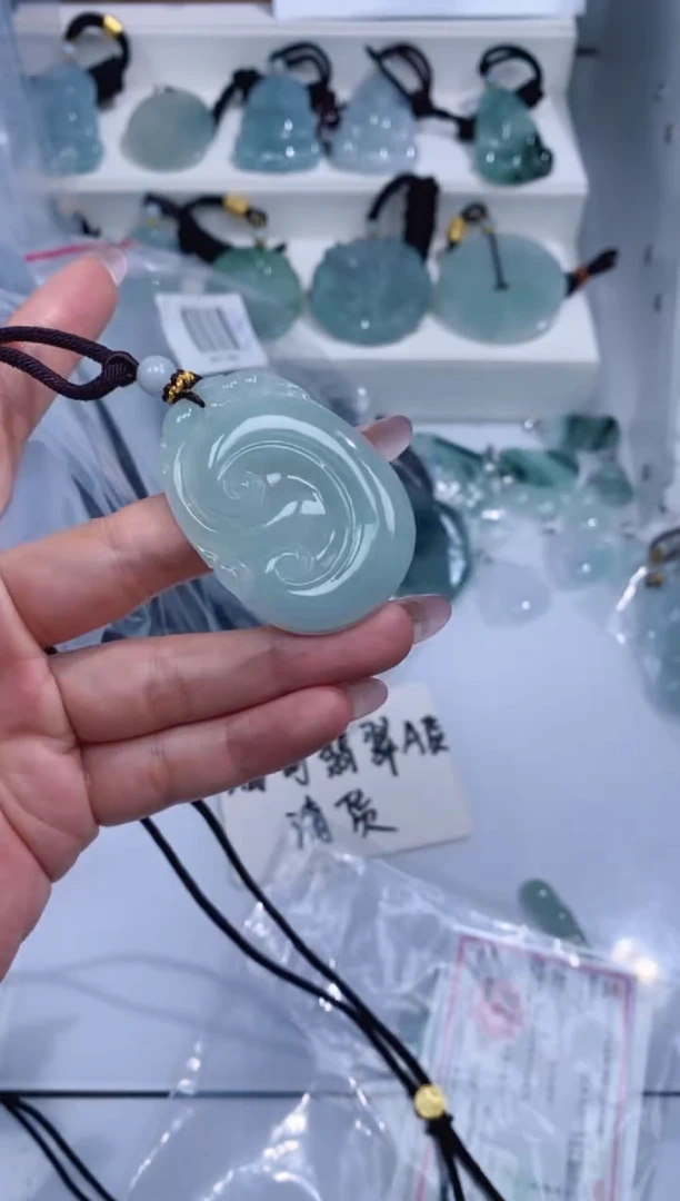 颈饰未镶嵌翡翠吊坠