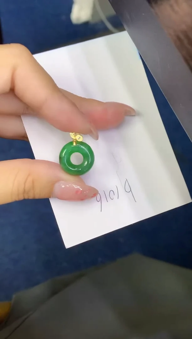 翡翠未镶嵌颈饰000000000