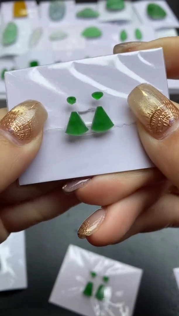 【闪购商品】定制翡翠未镶嵌翡翠毛货~