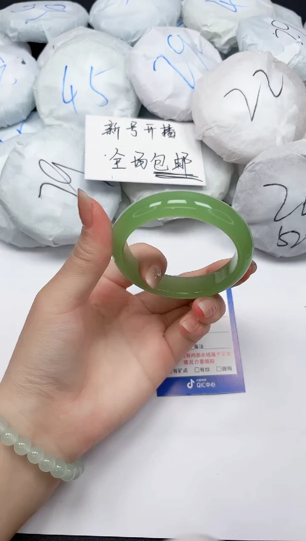 未镶嵌手镯石英质玉A8/5455
