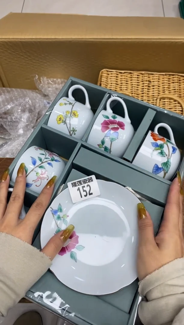 瓷片秋**痕隆莲瓷器欢迎大家