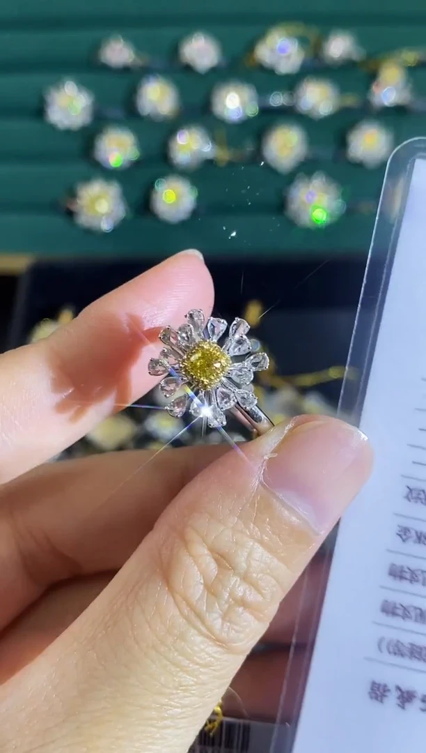 18K金镶嵌戒指钻石00