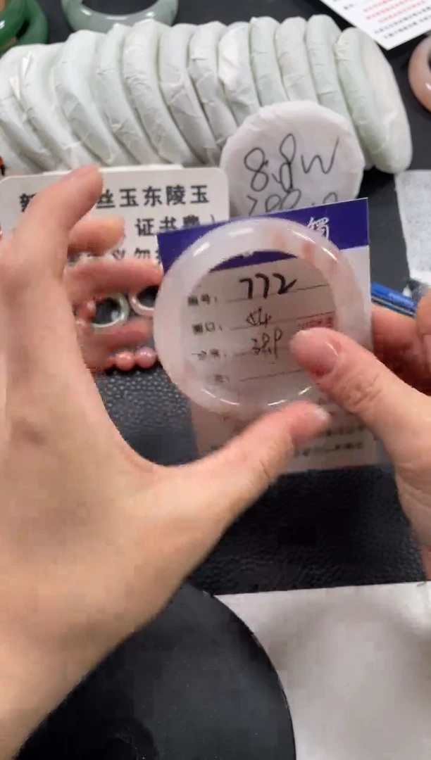 【闪购商品】石英质玉手镯未镶嵌54