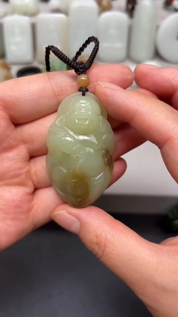 和田玉未镶嵌颈饰.