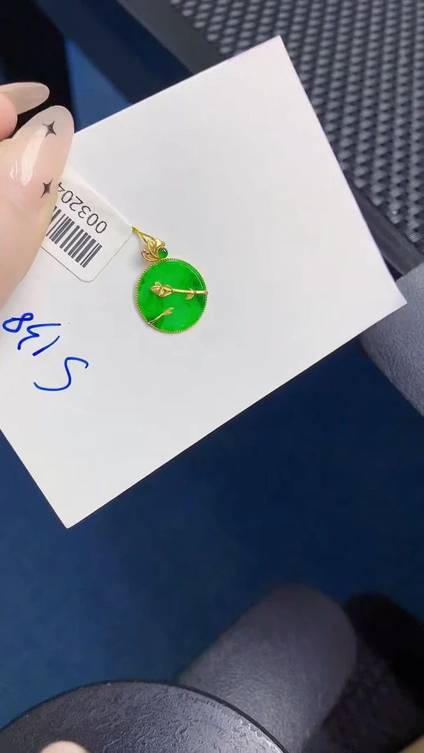 颈饰18K金镶嵌翡翠缅甸天然翡翠A货