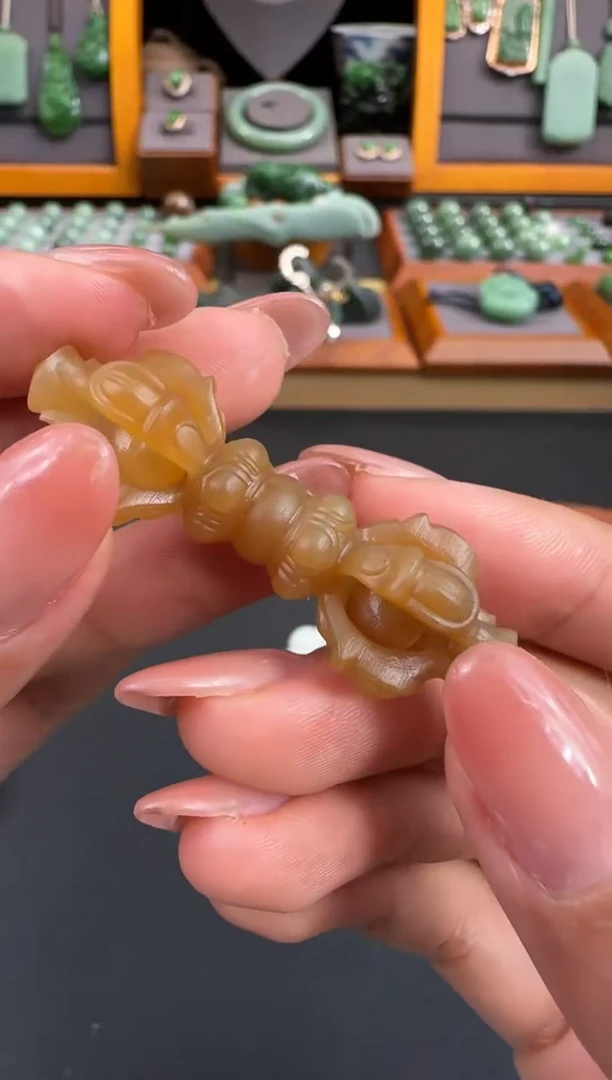 和田玉未镶嵌颈饰吊坠