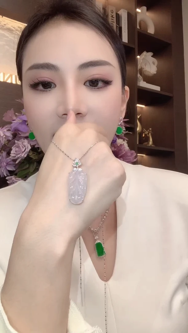吊坠(不含链)18K金镶嵌翡翠A6 多样性发一件