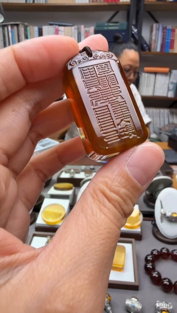 未镶嵌颈饰琥珀奔****）主进财物吊坠