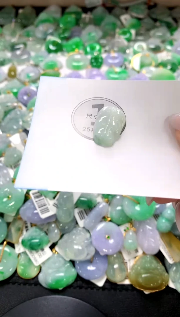 翡翠未镶嵌颈饰1111111111111111