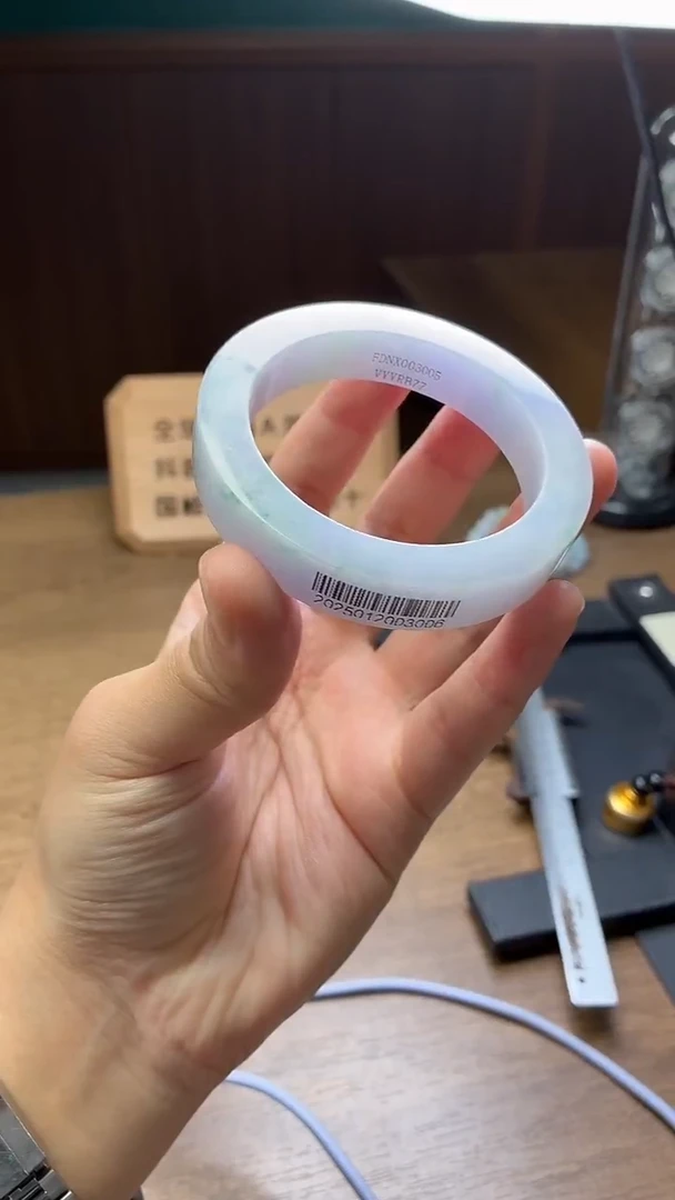 未镶嵌手镯定制翡翠有**好定制