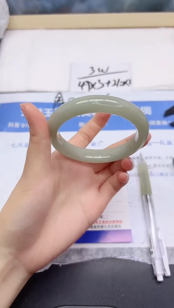 石英质玉手镯未镶嵌122-62