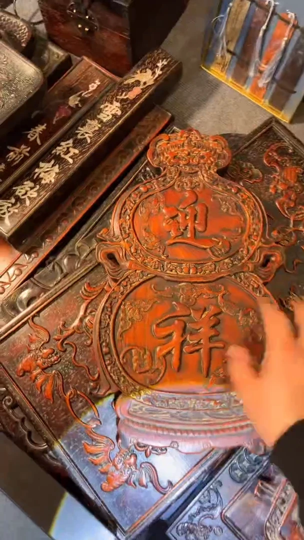 非洲紫檀（红花梨）43x25cm挂扁迎祥