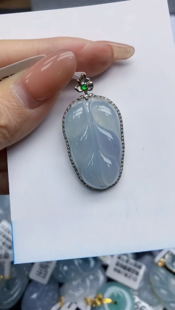 【闪购商品】翡翠挂件18K金镶嵌天然翡翠A货