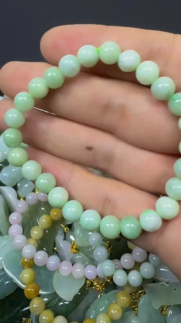 颈饰未镶嵌翡翠颈饰未嵌镶翡翠