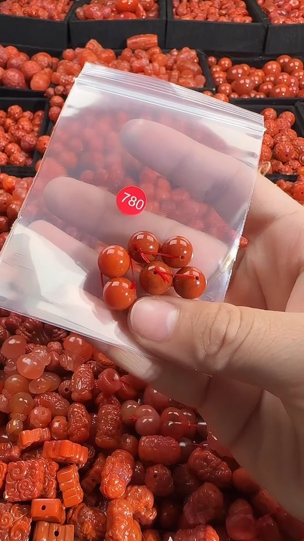 颈饰未镶嵌南红玛瑙1
