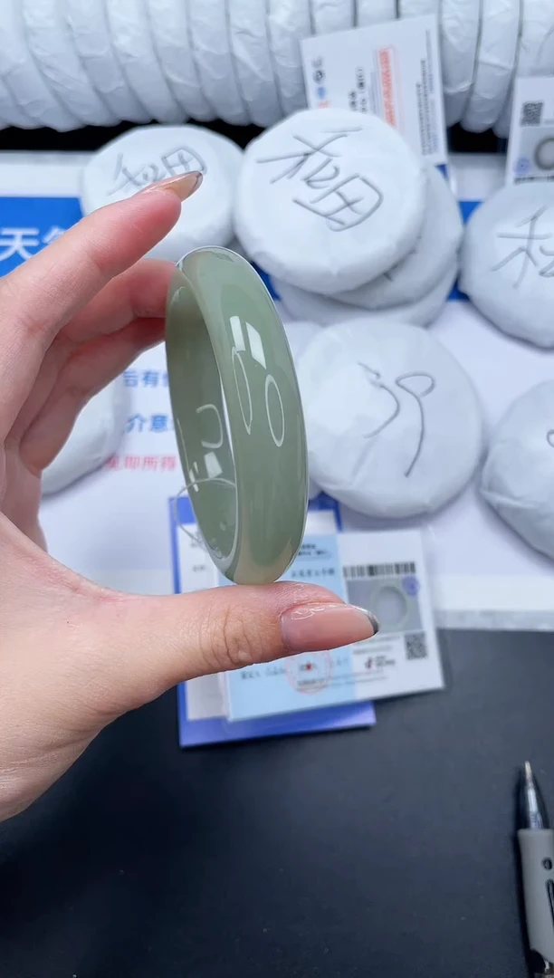 未镶嵌手镯石英质玉61-56.5DK