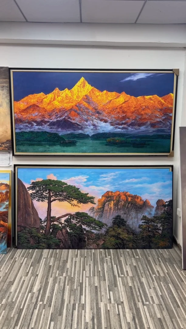 油画迎客松+梅里金山 两幅 2.5*8米