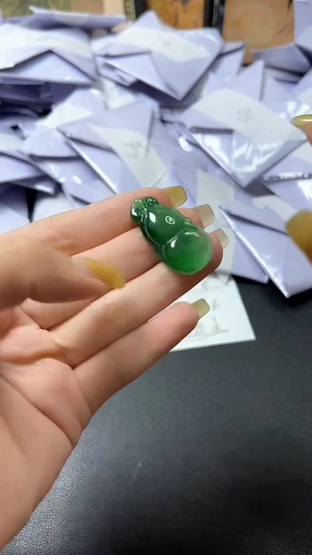 翡翠未镶嵌颈饰时尚女士精品吊坠