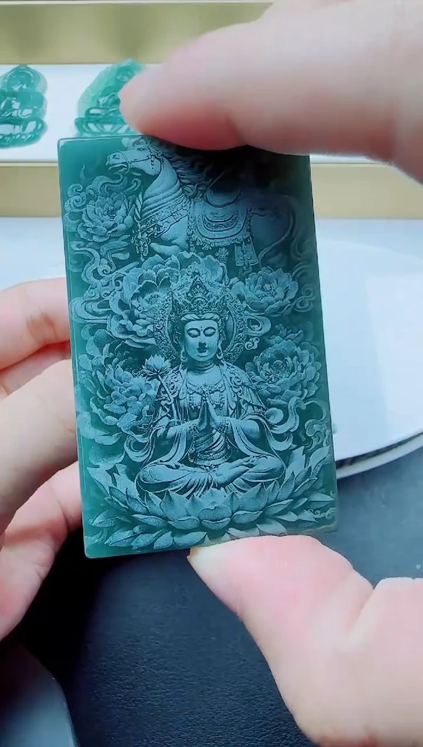 翡翠未镶嵌颈饰用****3马本命佛