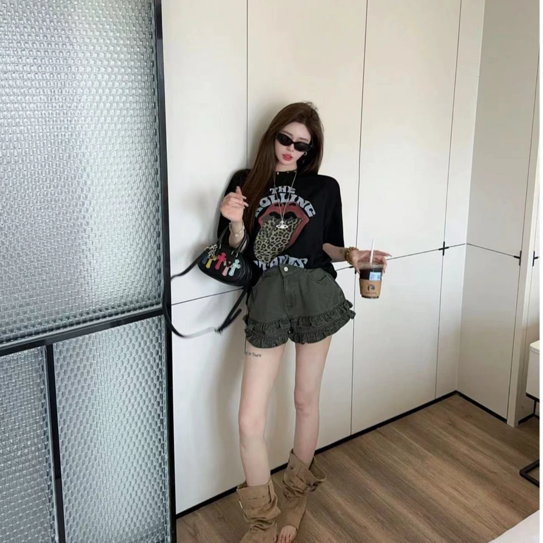 夏季新款时尚百搭宽松版黑色短袖印花T恤+木耳边高腰短裤套装