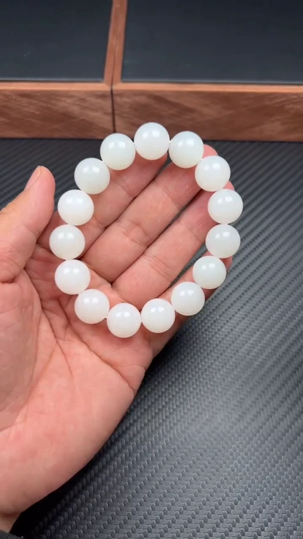 手串未镶嵌和田玉黑山微色差卡14M