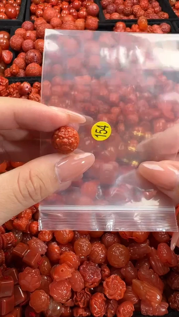 南红玛瑙未镶嵌颈饰1