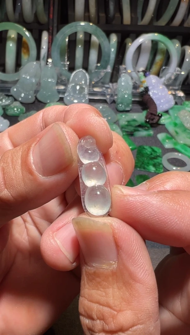 颈饰未镶嵌翡翠翡翠冰豆子。