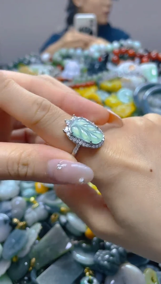 颈饰未镶嵌翡翠/C /翡翠A货，一件也是批发价