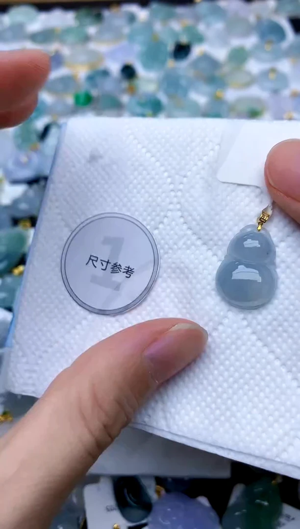 颈饰18K金镶嵌翡翠天然A货翡翠