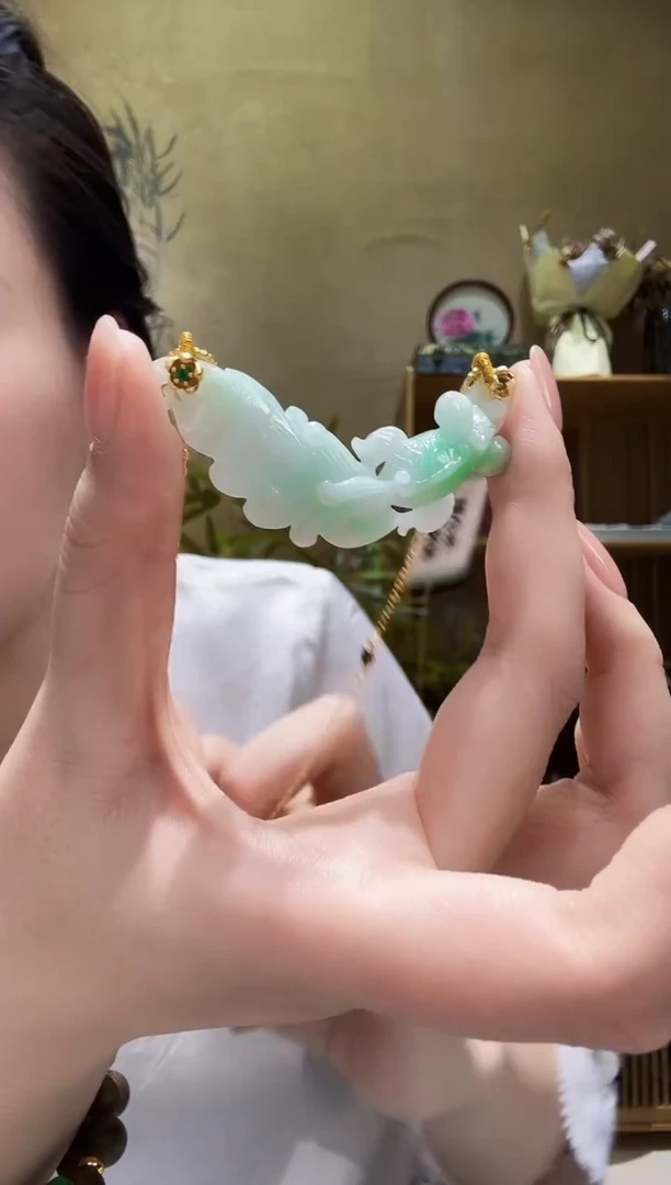 颈饰未镶嵌翡翠吊坠