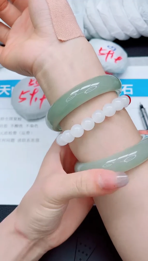 石英质玉手镯未镶嵌123-60