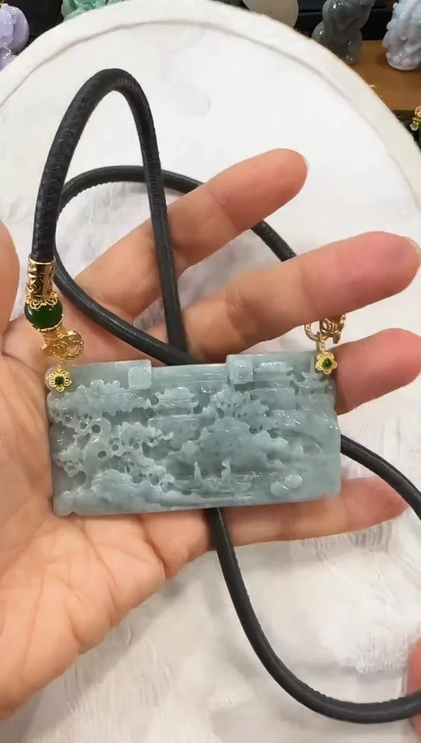 翡翠未镶嵌颈饰国风