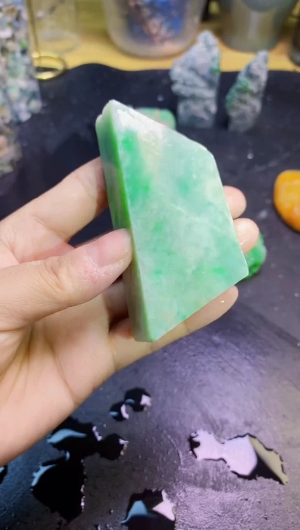 翡翠未镶嵌颈饰天然翡翠118