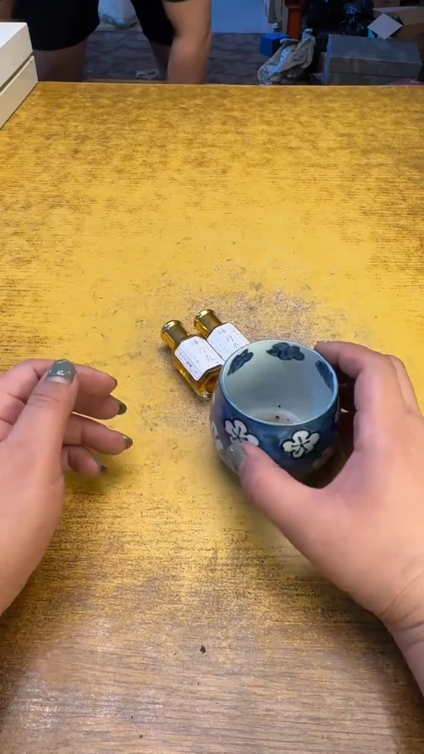 瓷器瓷器瓷器瑕疵123俩峰碗