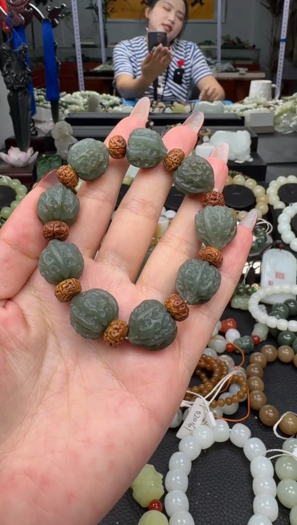 未镶嵌手链和田玉新疆且末核桃手串