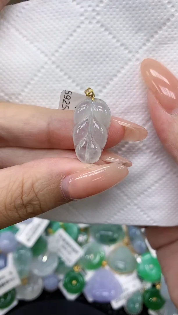 颈饰18K金镶嵌翡翠11111111111